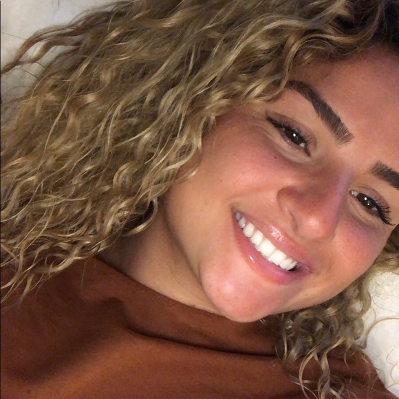 Meet your Posher, Stephanie - Picture 1 of 1